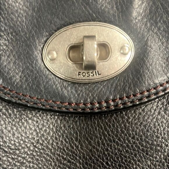 Vintage Fossil Black leather Crossbody Bag with Sleek Design 11”x 10x 20” - Picture 2 of 8